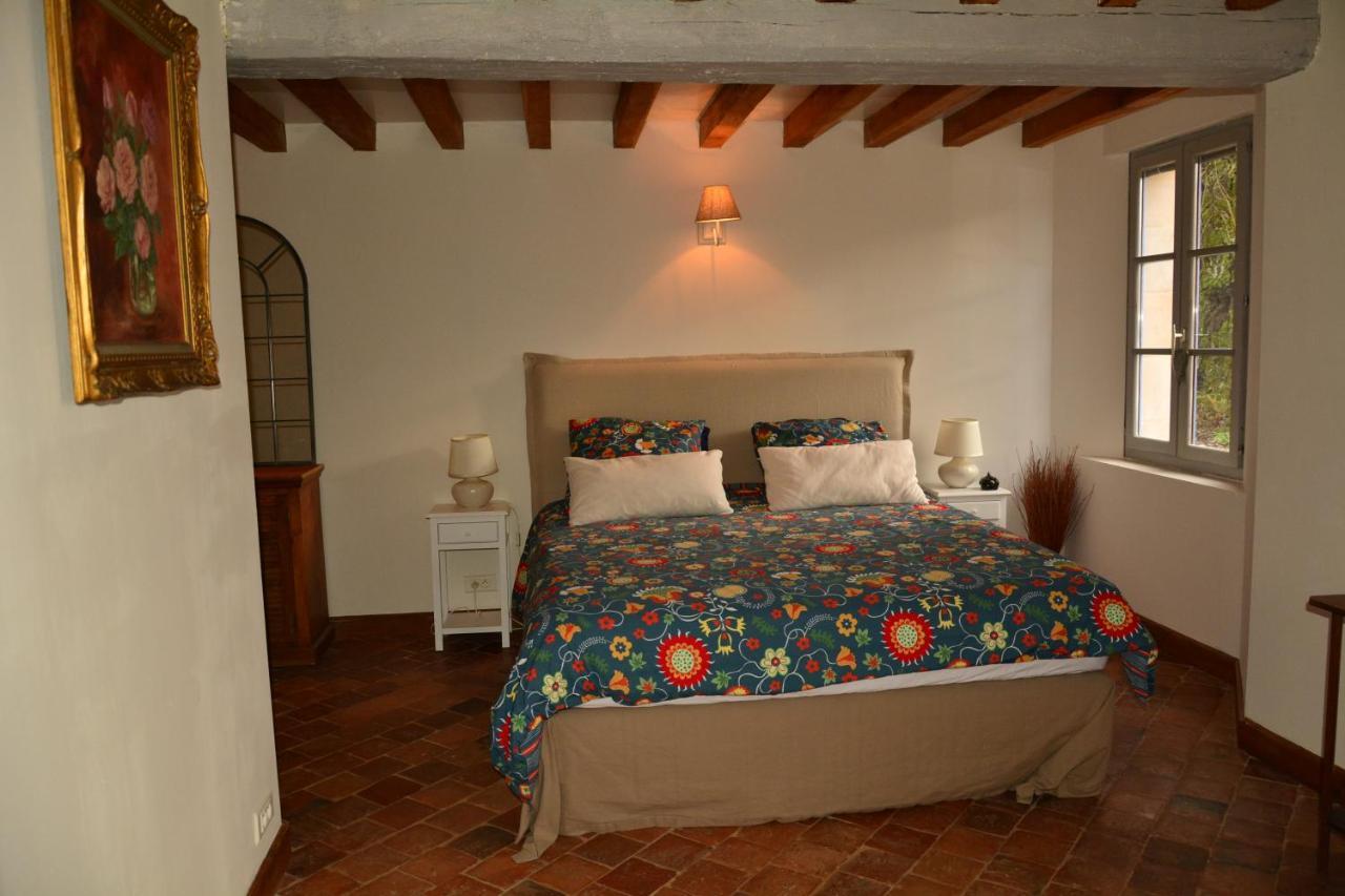 Le Vieux Saule Hotel Saints-en-Puisaye Ngoại thất bức ảnh